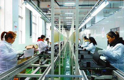 千余臺電腦液晶顯示器搭乘“長安號”啟運吉爾吉斯斯坦，助力中亞通訊產品市場發展